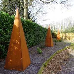pyramid-garden-sculptures